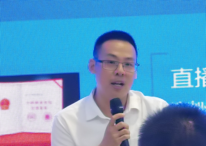 从脱贫攻坚到乡村振兴的华丽转身——研究出版社携“三农”主打精品组合套系亮相全国书博会 从脱贫攻坚到乡村振兴的华丽转身——研究出版社携“三农”主打精品组合套系亮相全国书博会