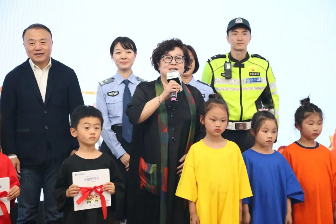 相约美好童年 守护交通安全——“交通安全十二生肖系列”读书分享会在北京召开 相约美好童年 守护交通安全——“交通安全十二生肖系列”读书分享会在北京召开