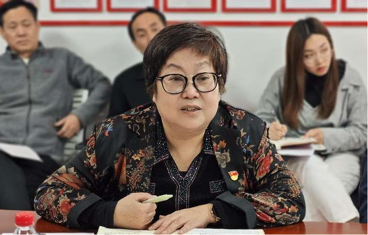 集团领导张纪臣、臧永清一行  到研究出版社开展专题调研